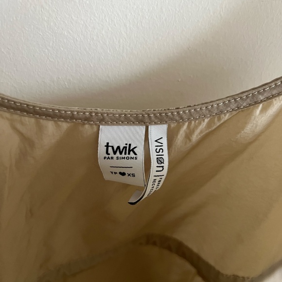 Tan and Cream nylon style Dress - Picture 4 of 5